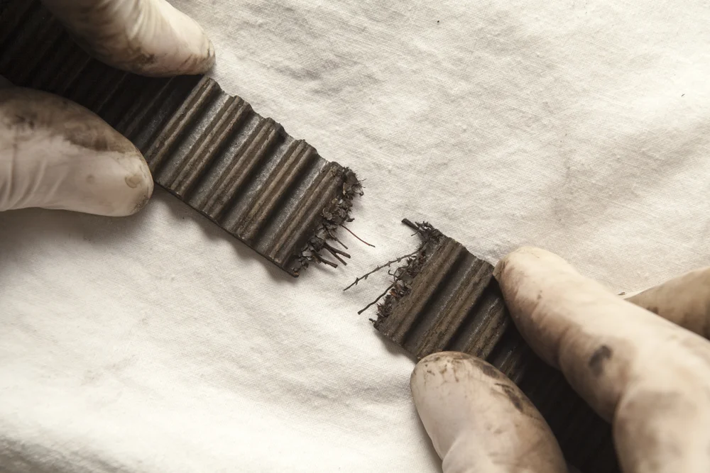 Courroie de distribution cassée : causes, impacts et solutions - courroie de distribution