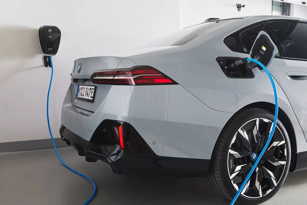 BMW interpelle le gouvernement sur l'objectif de 33 % électrique - BMW