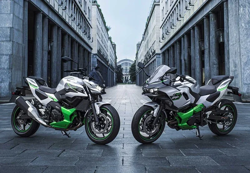 Yamaha T-Max face au défi : Kawasaki et son hybride en lice - Yamaha T-Max