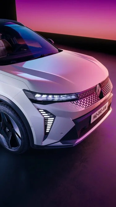 Renault Scénic électrique : 1 000 km en moins de 10h sans recharge - Renault