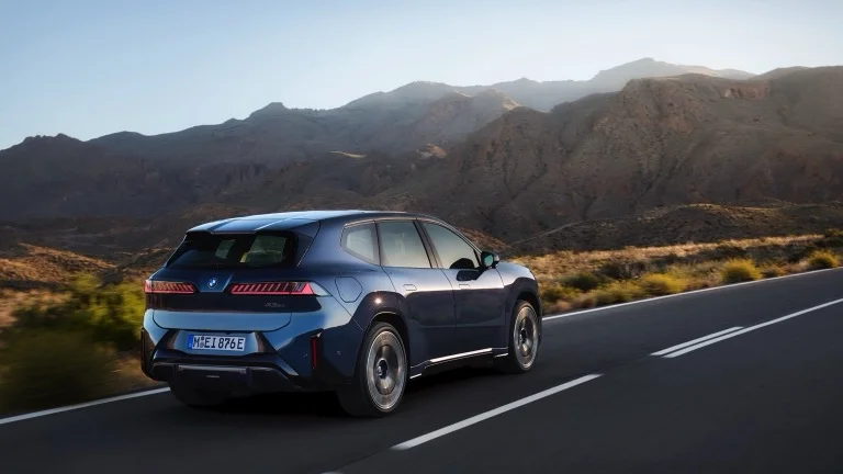 BMW iX3 40 : 320 ch, 635 km et 7 400 € de moins que l'iX3 50 - BMW iX3 40