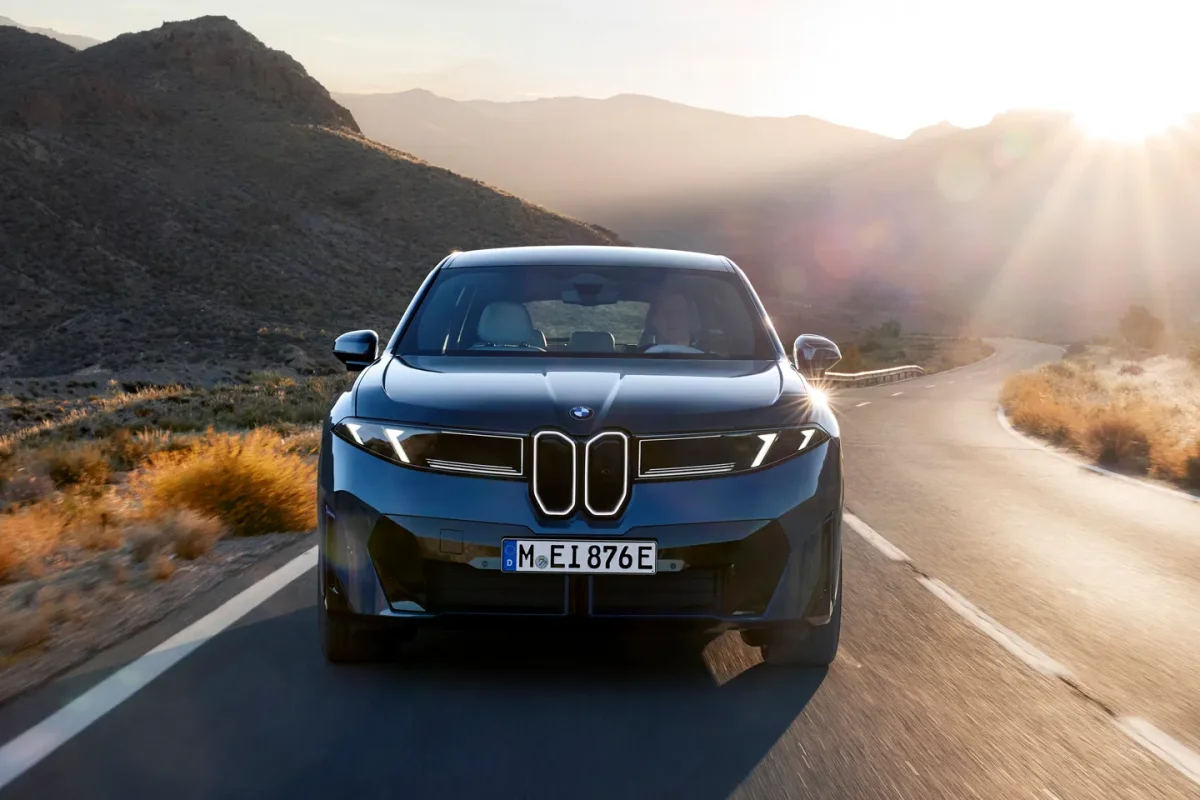 BMW iX3 40 : 320 ch, 635 km et 7 400 € de moins que l'iX3 50 - BMW iX3 40
