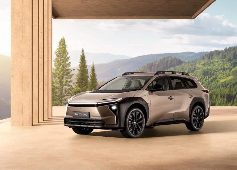 Toyota bZ4X Touring 2025 : Dès 48 400 €, défi au Subaru E-Outback - Toyota bZ4X Touring