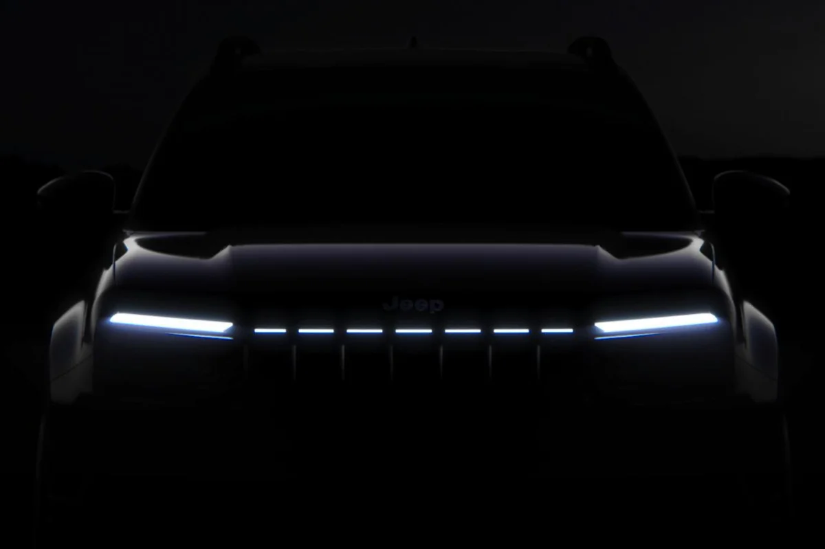 Jeep Avenger 2026 : le SUV urbain reçoit une calandre lumineuse - Jeep Avenger 2026