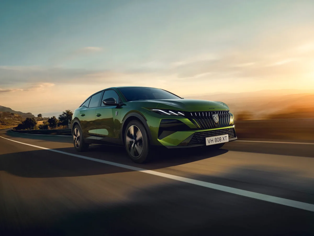Peugeot 408 2026 : design revu et hybride Stellantis innovant - Peugeot 408
