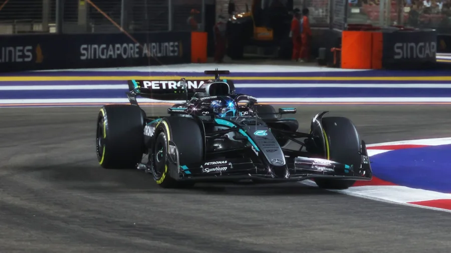 George Russell domine Singapour 2025 avec pole et record ! - George Russell