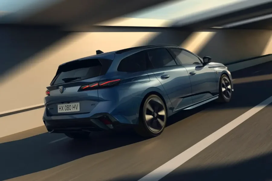 Peugeot 308 restylée : retour du diesel et tarifs dévoilés - Peugeot 308