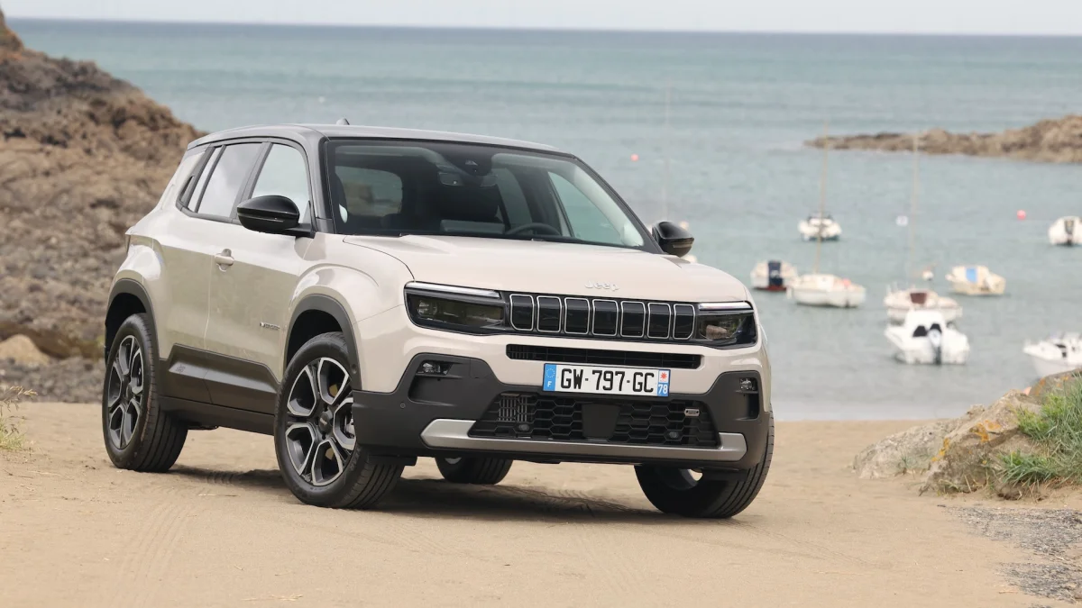 Jeep Avenger e-Hybrid 2024 : technologie et consommation à connaître - Jeep Avenger e-Hybrid 2024