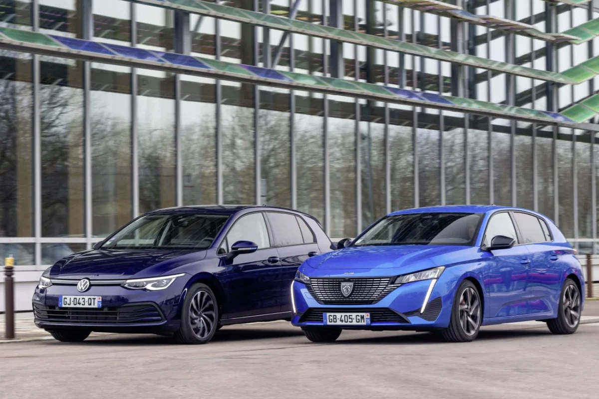 Peugeot 308 vs Volkswagen Golf 8 : Duel des Compactes 2026 - Peugeot 308