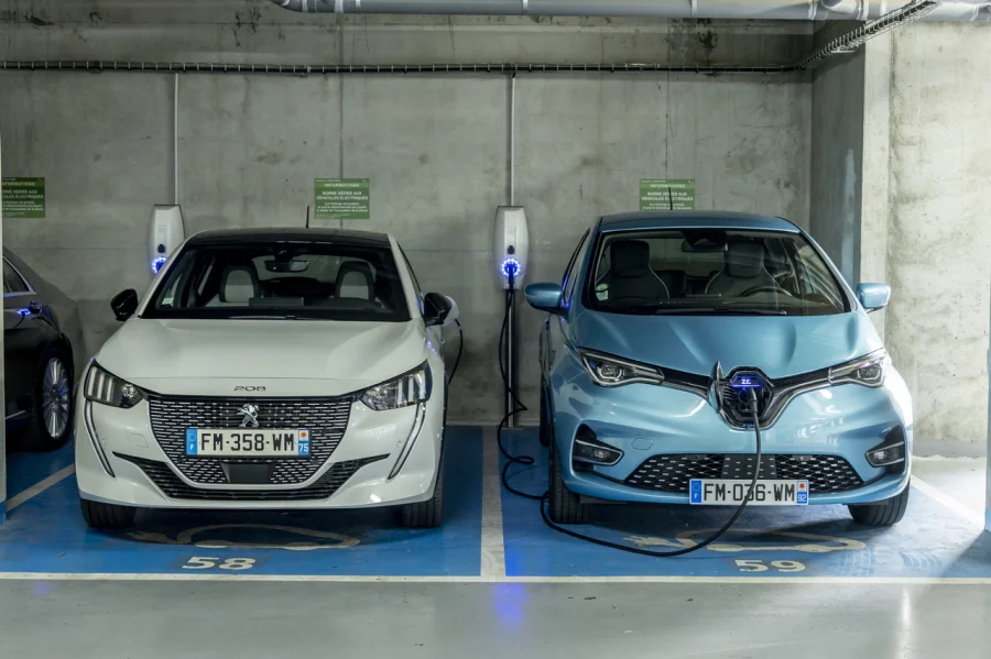 Comparatif : Renault Zoé vs Peugeot e-208, duel électrique - Renault Zoé