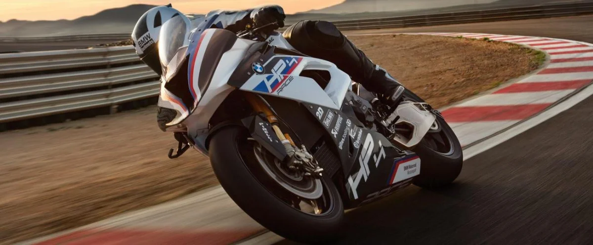 Découvrez la BMW Box Experience : Une Immersion Totale sur Circuit - BMW Box Experience