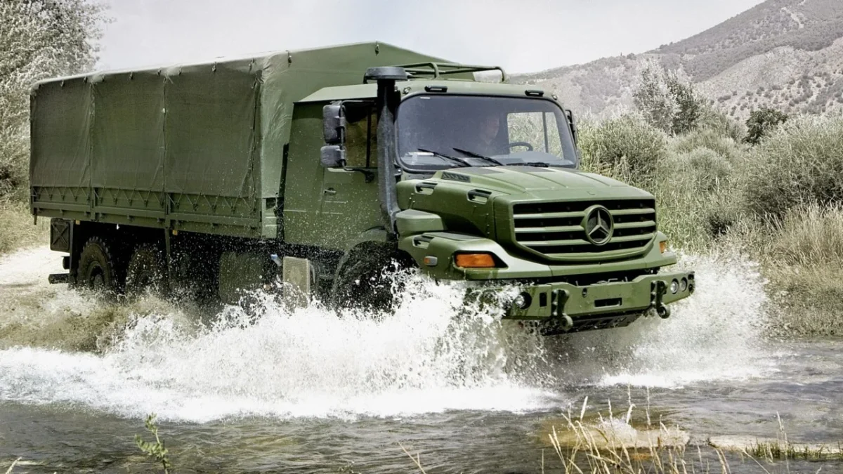 Mercedes remplace Renault : 7 000 camions pour l'armée française - Mercedes camions militaires